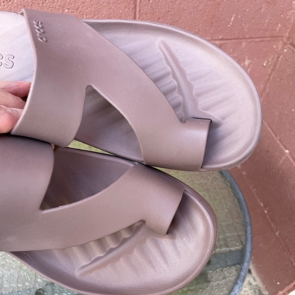 New Crocs Getaway Toe Loop Waterproof Platform Sandals Size 9 - Picture 6 of 10